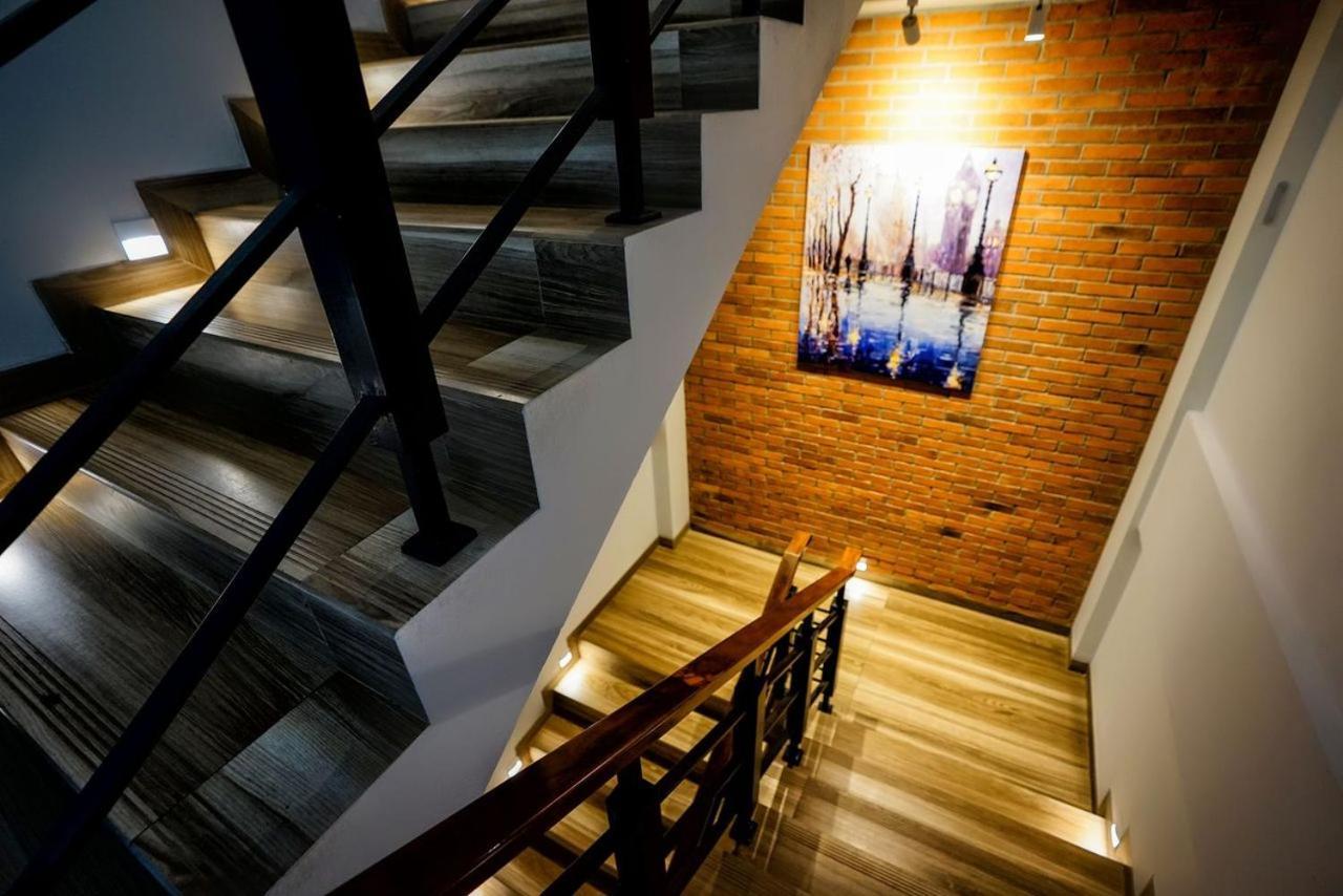 Kaloka Airport Hotel Sumbawa Besar Eksteriør billede