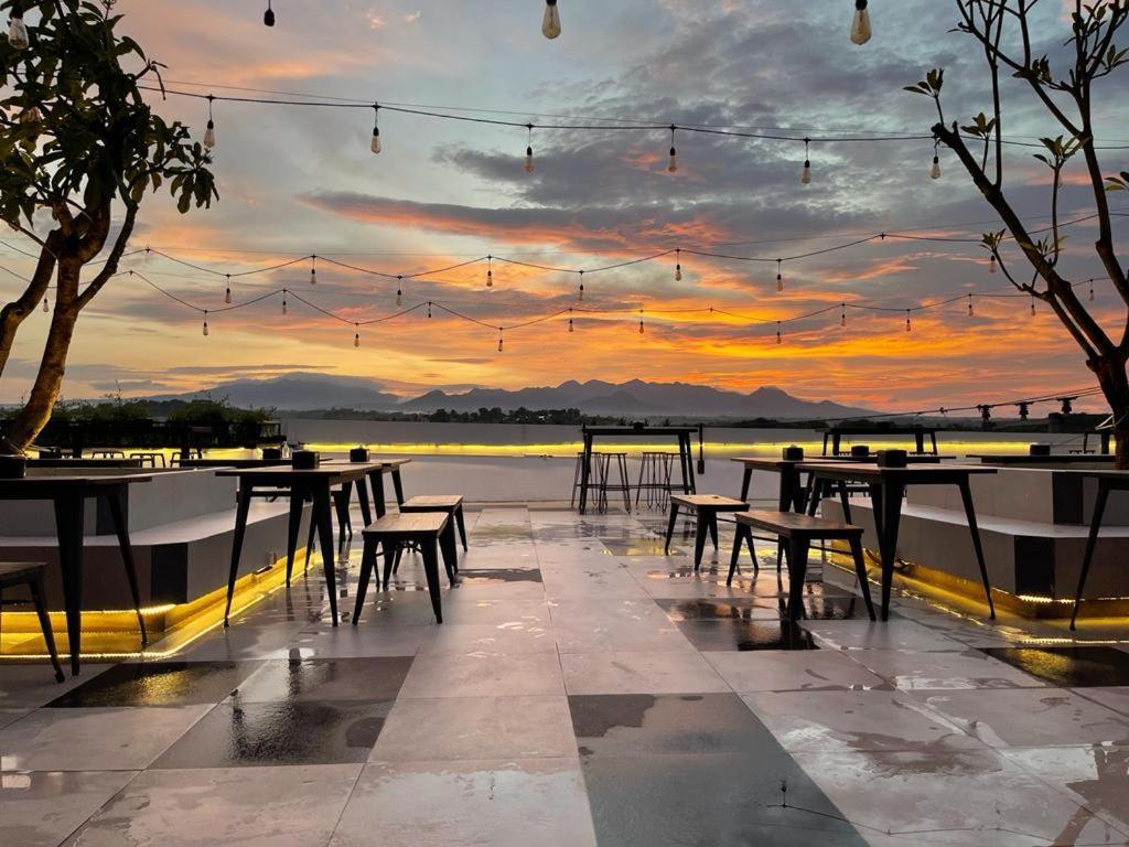 Kaloka Airport Hotel Sumbawa Besar Eksteriør billede