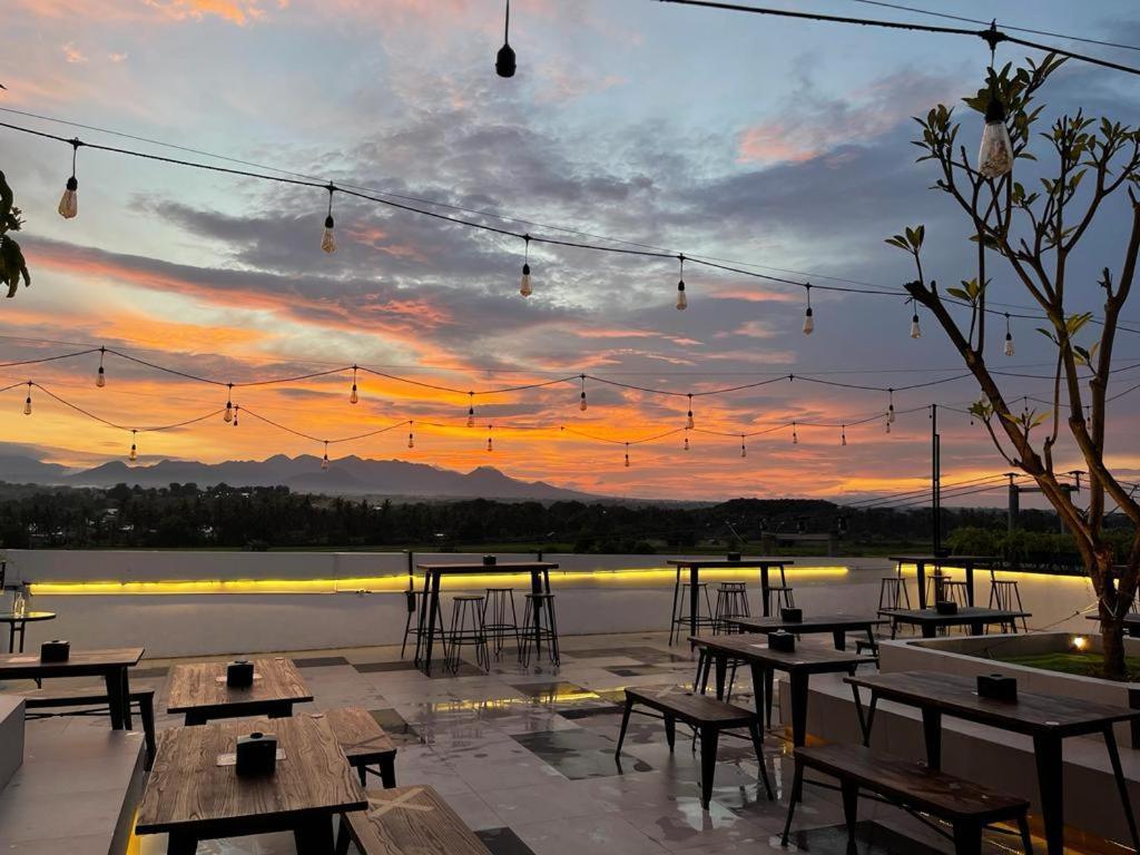 Kaloka Airport Hotel Sumbawa Besar Eksteriør billede