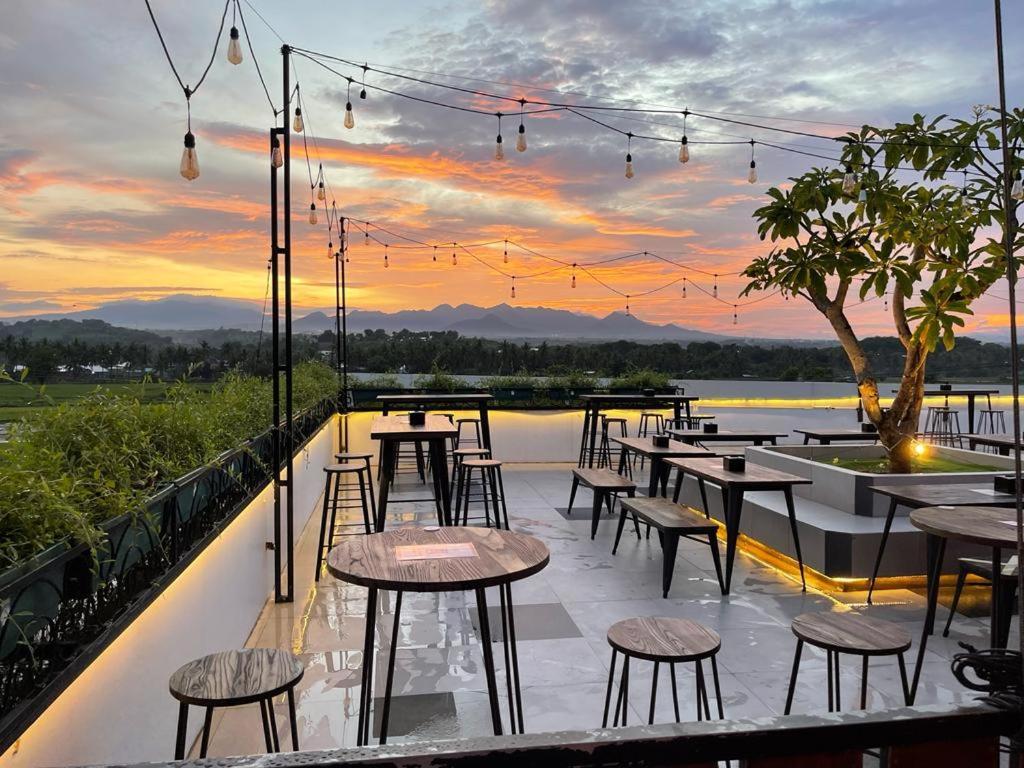 Kaloka Airport Hotel Sumbawa Besar Eksteriør billede