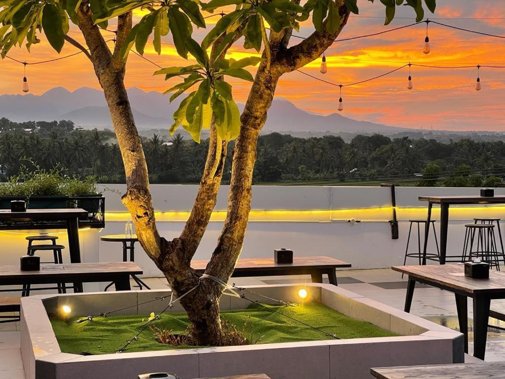 Kaloka Airport Hotel Sumbawa Besar Eksteriør billede