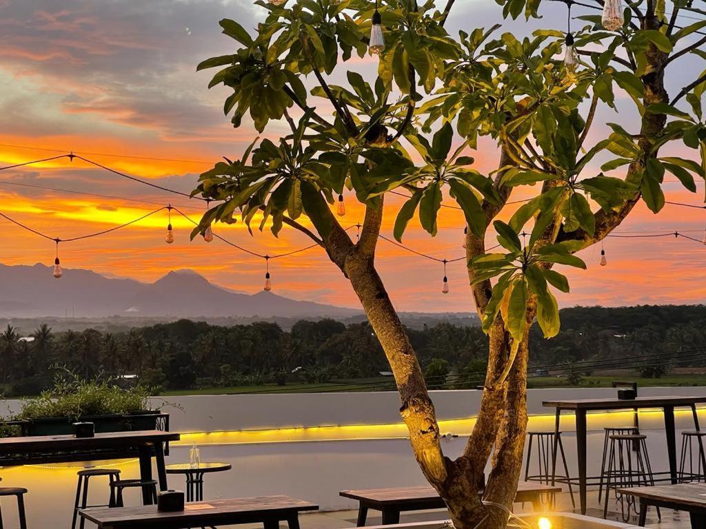 Kaloka Airport Hotel Sumbawa Besar Eksteriør billede