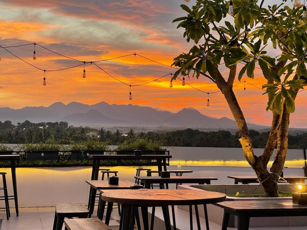 Kaloka Airport Hotel Sumbawa Besar Eksteriør billede