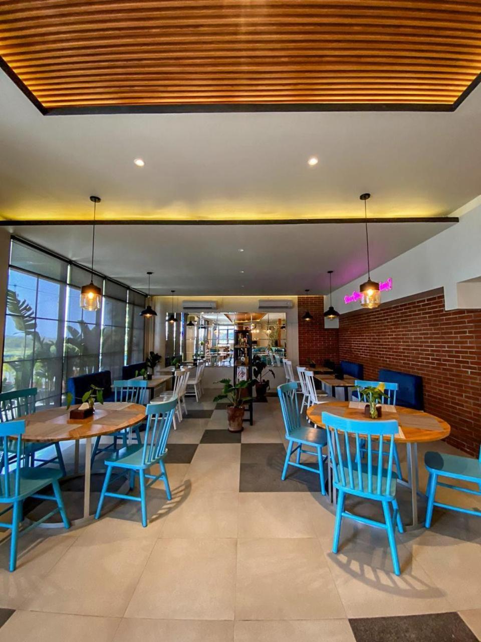 Kaloka Airport Hotel Sumbawa Besar Eksteriør billede