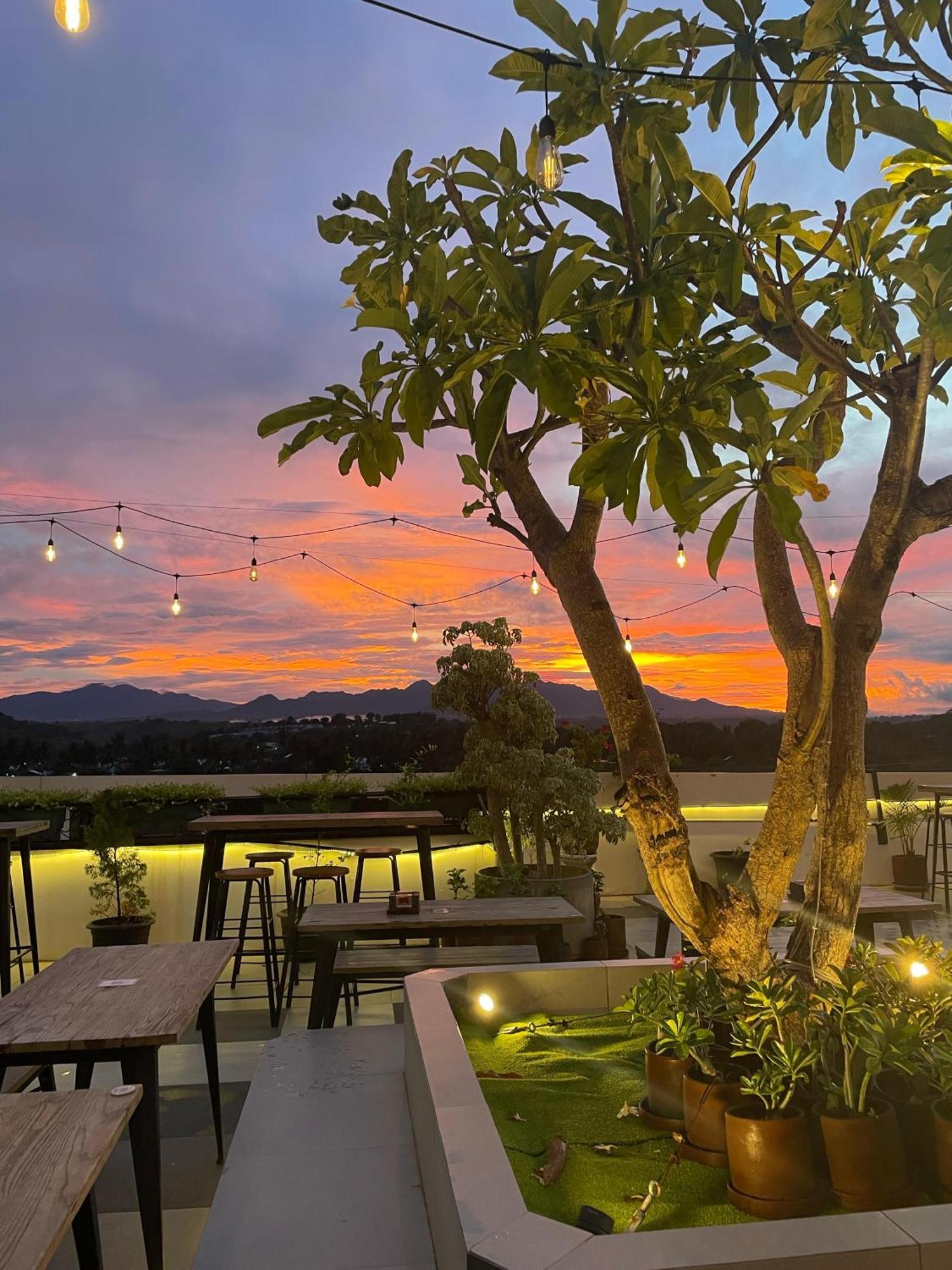 Kaloka Airport Hotel Sumbawa Besar Eksteriør billede